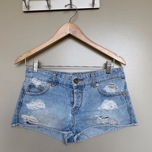 AMISU | Mid-rise Ripped Shorts | Light Wash Blue